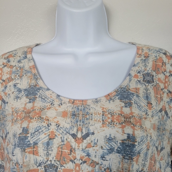 LuLaRoe Small Short Sleeve Blouse Beige Blue Orange Pattern Oversized Fit Tunic - Picture 2 of 7